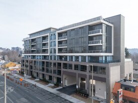 421 Main St W in Hamilton, ON - Building Photo