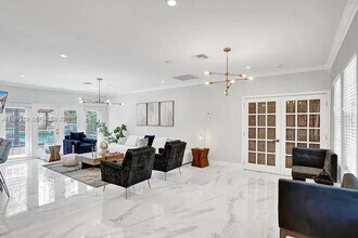 247 SW 5th St in Dania Beach, FL - Foto de edificio - Building Photo