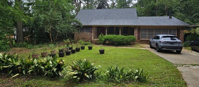 property at 1909 Sherwood Dr