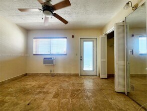 455 Golden Isles Dr in Hallandale Beach, FL - Foto de edificio - Building Photo