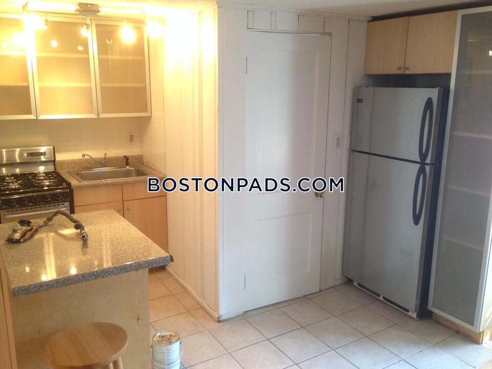 26 Fayette St in Boston, MA - Building Photo