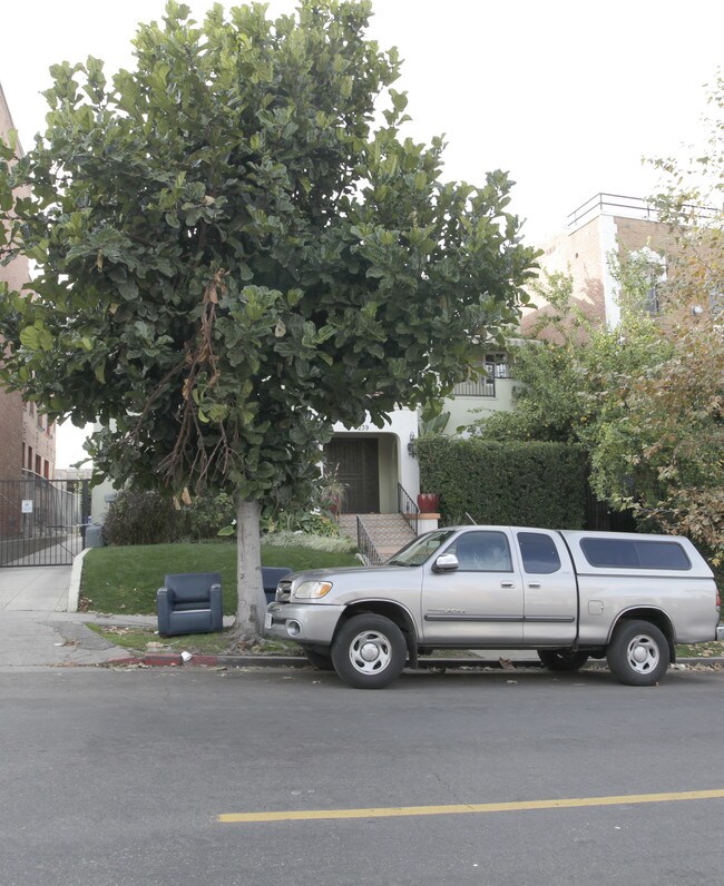 239 N Kenmore Ave in Los Angeles, CA - Building Photo - Building Photo