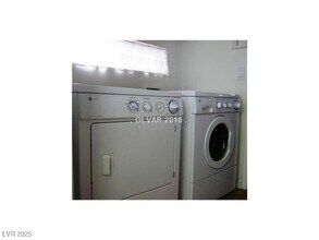 7563 Spindrift Tide Ct in Las Vegas, NV - Building Photo - Building Photo