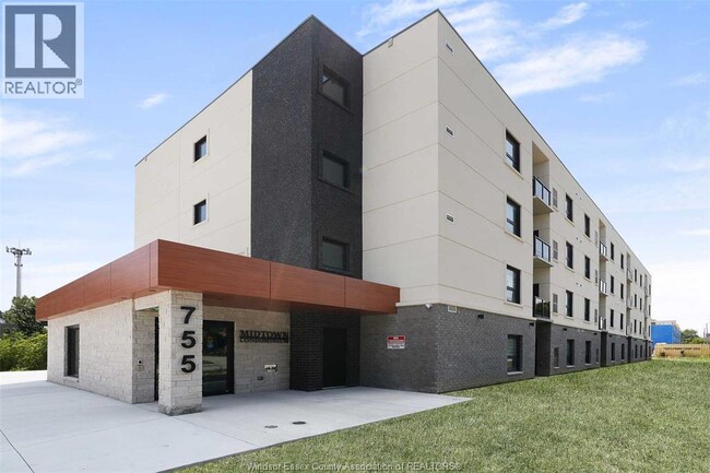 755 Grand Marais Rd E in Windsor, ON - Building Photo - Building Photo