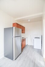 1111 W Roscoe St, Unit #32 in Chicago, IL - Building Photo - Building Photo