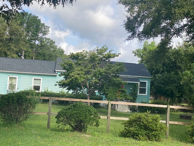 property at 2405 Scotts Hill Loop Rd