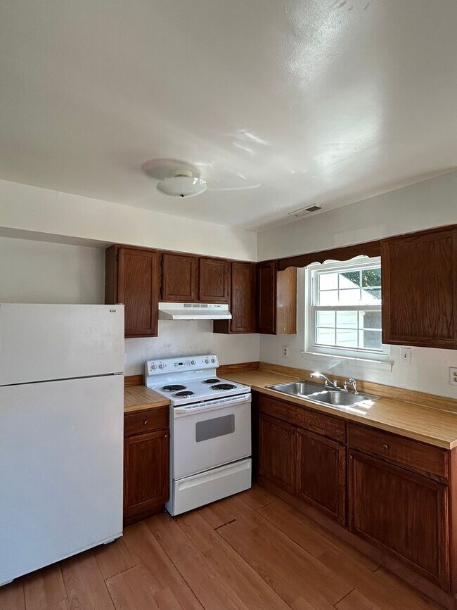 164 Hughes Ave in Virginia Beach, VA - Building Photo - Building Photo