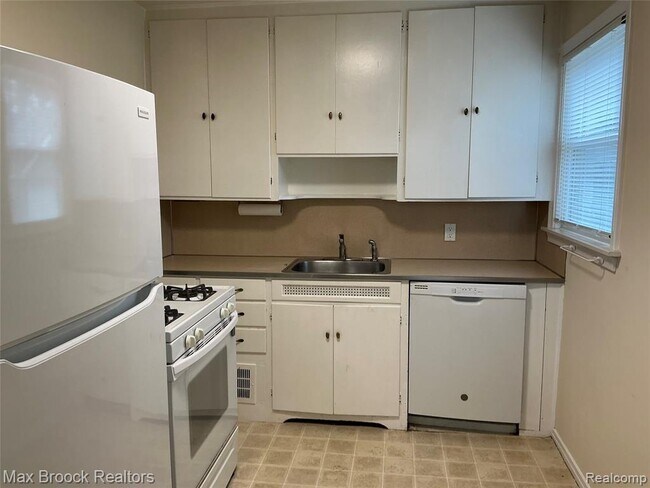 2104 Brickley St in Ferndale, MI - Building Photo - Building Photo