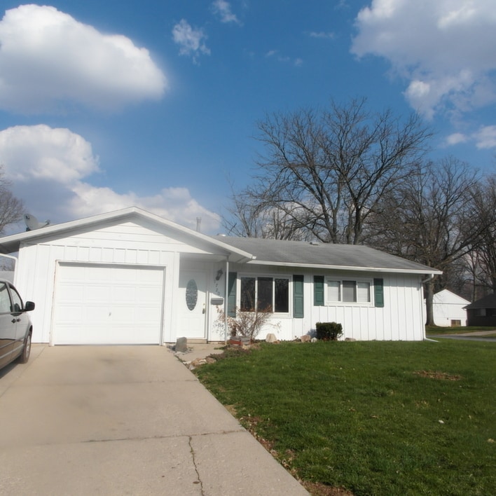 1720 Brookwood Dr in Lima, OH - Building Photo