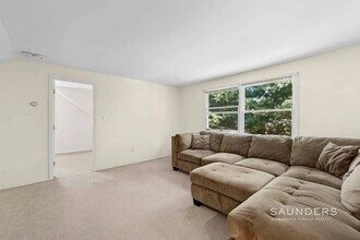 5 Munroe Ave in Mount Sinai, NY - Building Photo - Building Photo