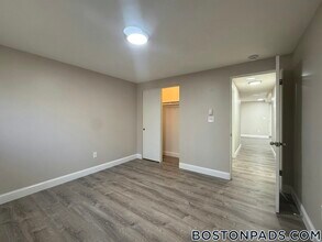 310 Thompson Rd in Webster, MA - Foto de edificio - Building Photo