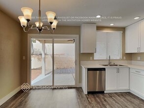 8648 Shady Pines Dr in Las Vegas, NV - Foto de edificio - Building Photo