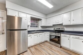 740 N 6th St in Rogers, AR - Building Photo - Building Photo