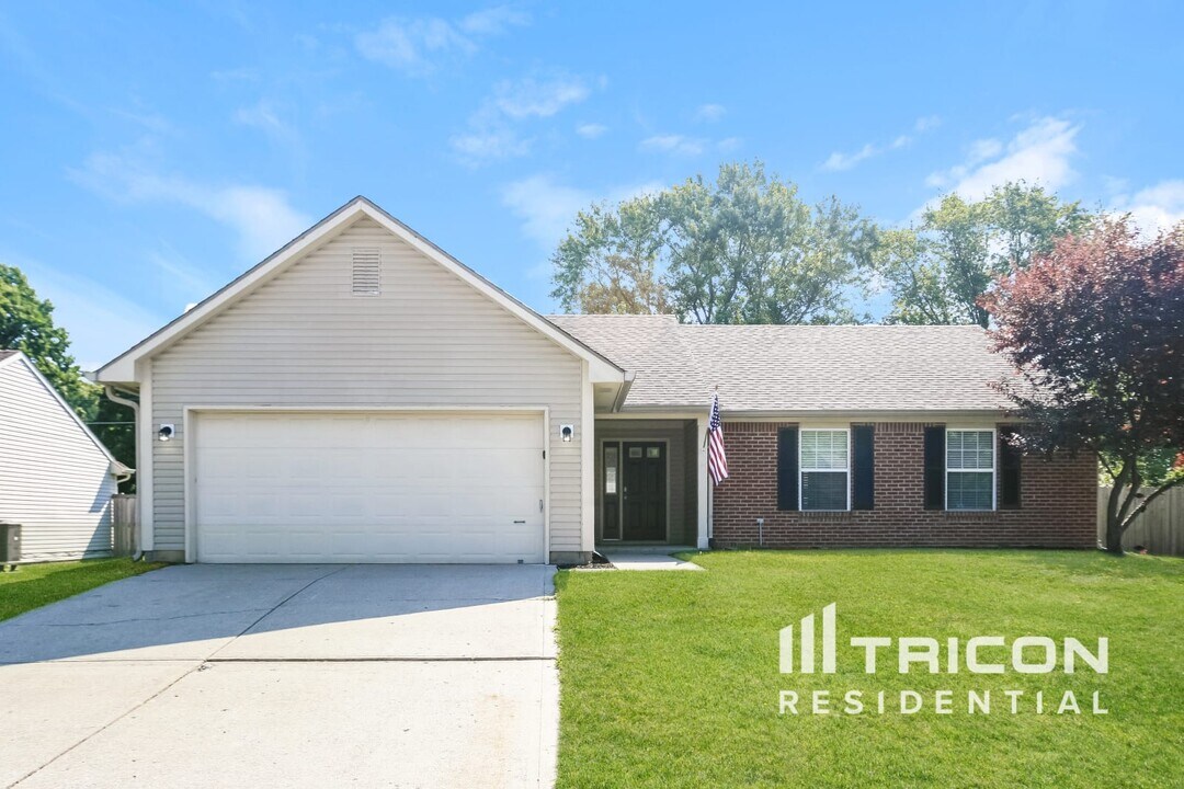 1579 Winding Creek Trail in Brownsburg, IN - Building Photo