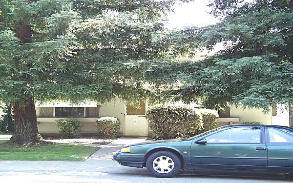 908 Dornajo Way in Sacramento, CA - Foto de edificio - Building Photo