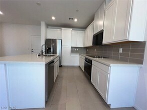 230 Wewatta Ave in Henderson, NV - Building Photo - Building Photo