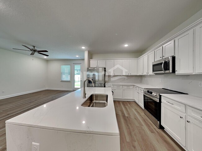 11661 Hillside Dr in Jacksonville, FL - Foto de edificio - Building Photo