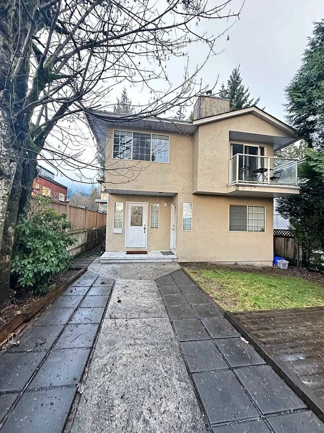 property at 1318 Ross Rd