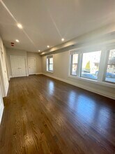 2539 W Iowa St, Unit 2 in Chicago, IL - Foto de edificio - Building Photo