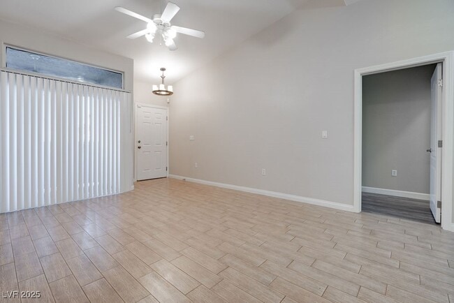 2305 W Horizon Ridge Pkwy in Henderson, NV - Building Photo - Building Photo