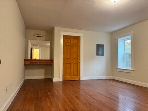 15 Hamilton St in Southbridge, MA - Building Photo - Building Photo