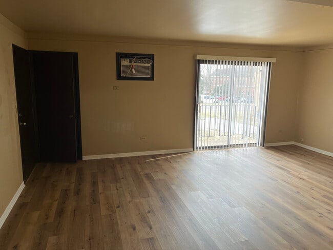 7718 Wildwood Ct in Darien, IL - Building Photo - Building Photo