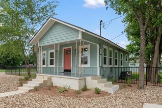 610 W 10th St in Georgetown, TX - Building Photo - Building Photo