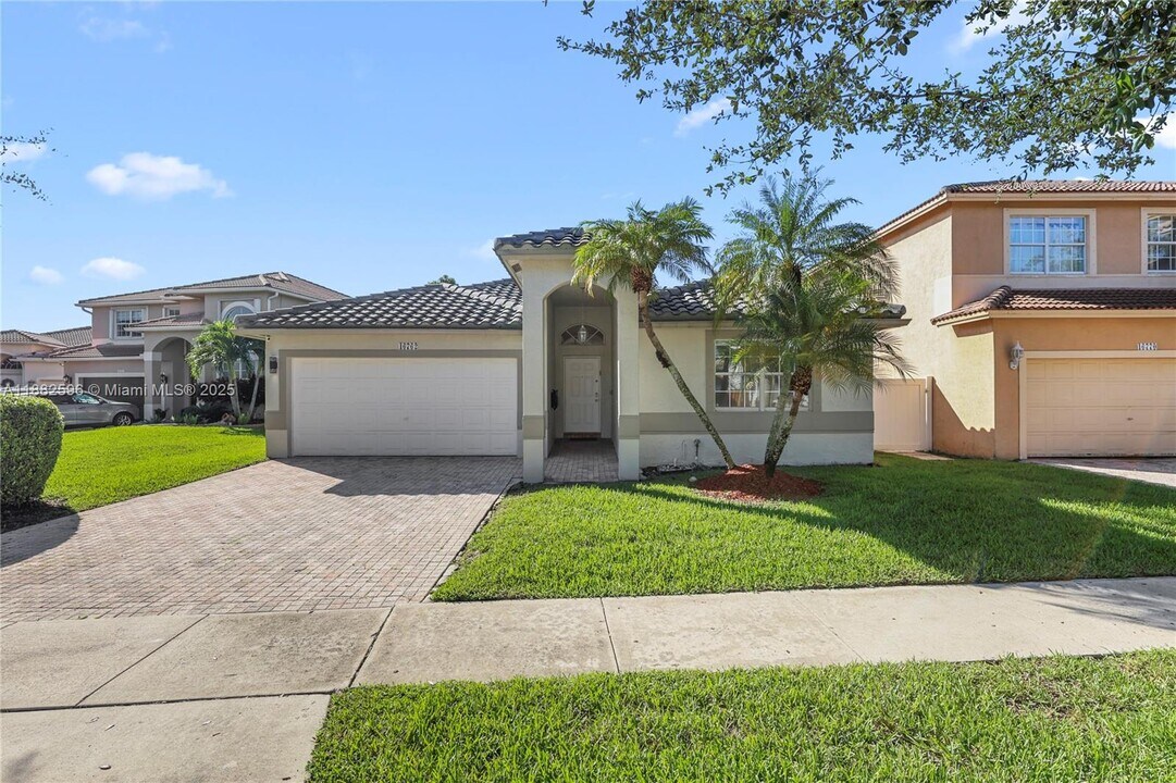 16762 NW 13th St in Pembroke Pines, FL - Building Photo