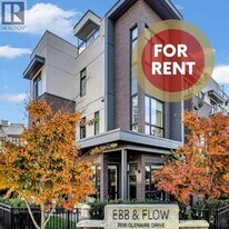 2039 Glenaire Dr in North Vancouver, BC - Building Photo