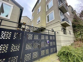 3901 Fremont Ave N in Seattle, WA - Building Photo