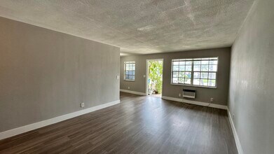 143 NE 6th Ave in Boynton Beach, FL - Foto de edificio - Building Photo