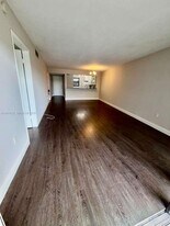 7995 NW 8th St in Miami, FL - Building Photo