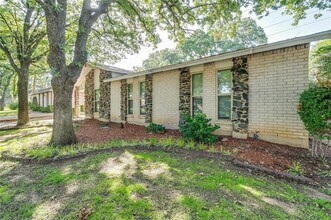 2909 White Oak Ln in Bedford, TX - Building Photo - Building Photo