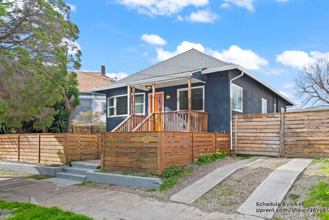 1717 96th Ave in Oakland, CA - Building Photo