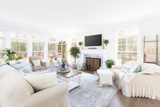 50 N Quarter Rd in Westhampton, NY - Building Photo - Building Photo