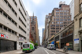 214 W 30th St in New York, NY - Building Photo - Building Photo