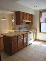 3 Holden Ct, Unit 2 in Boston, MA - Building Photo