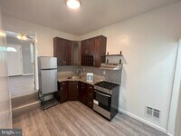 402 E Walnut Ln photo'