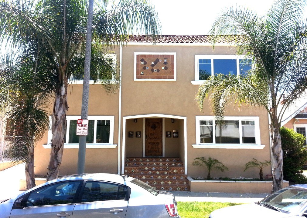 5722 Camerford Ave in Los Angeles, CA - Building Photo