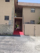 Rustic Manor Apartments in Fort Lauderdale, FL - Building Photo