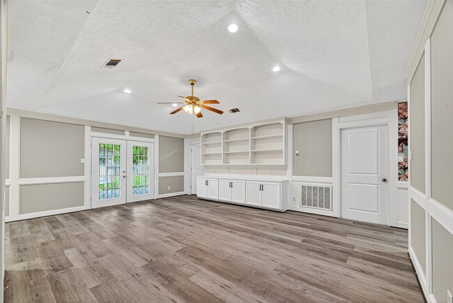 8123 Edgemoor Dr