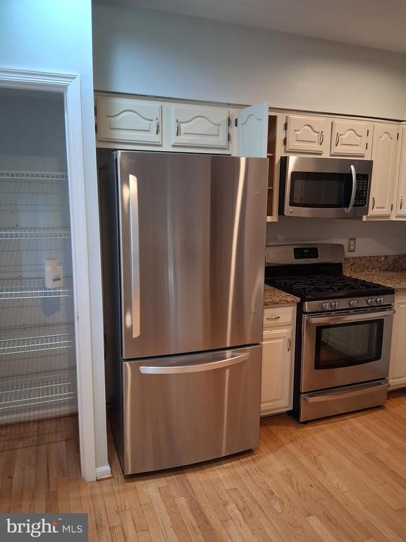 1384 Park Garden Ln in Reston, VA - Building Photo - Building Photo