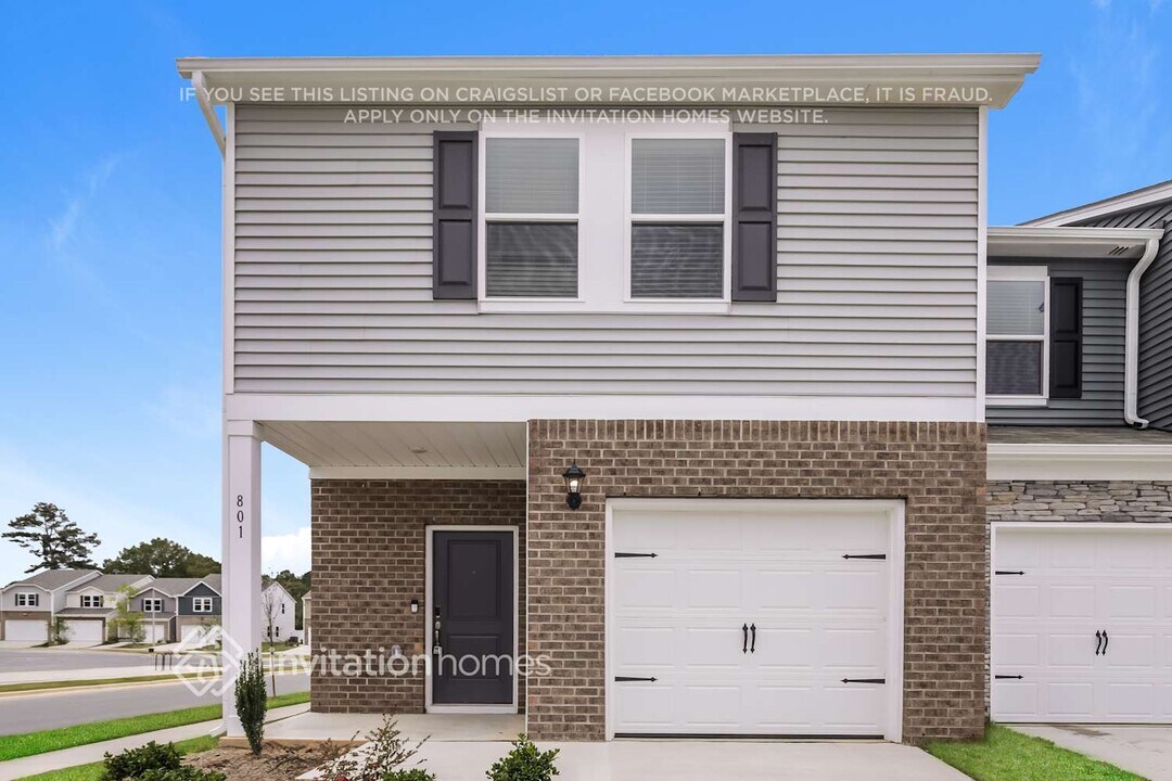 801 Holiday Pk Ln in Knightdale, NC - Building Photo