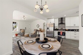 6616 Vesper Ave in Los Angeles, CA - Building Photo - Building Photo