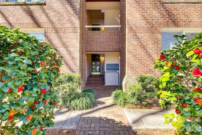 2220 Roswell Ave in Charlotte, NC - Foto de edificio - Building Photo