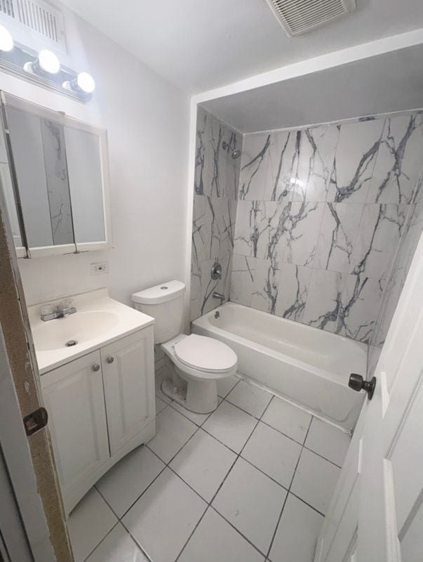 2622 W Luther St in Chicago, IL - Building Photo - Building Photo