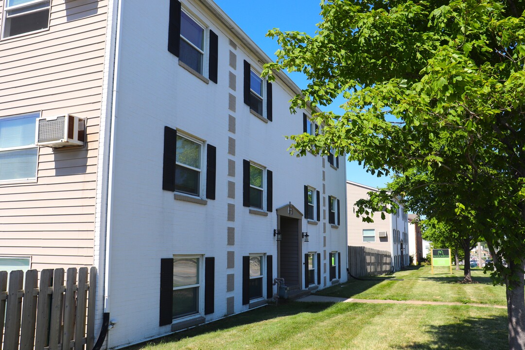 Cedar Ridge Apartments in Cedar Rapids, IA - Foto de edificio