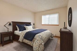 Fairmont Park Apartments in Tacoma, WA - Building Photo - Interior Photo
