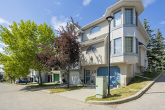 3-120 Patina Pt SW in Calgary, AB - Building Photo - Building Photo