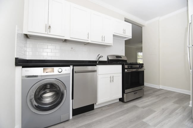 655 W Roscoe St, Unit 2 in Chicago, IL - Foto de edificio - Building Photo